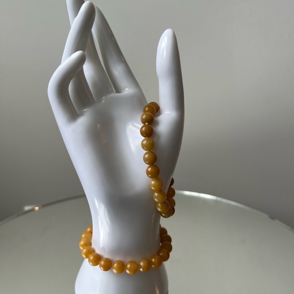 Handmade gemstone bracelet. This Yellow Jade bracelet is adjustable. - Picture 2 of 6